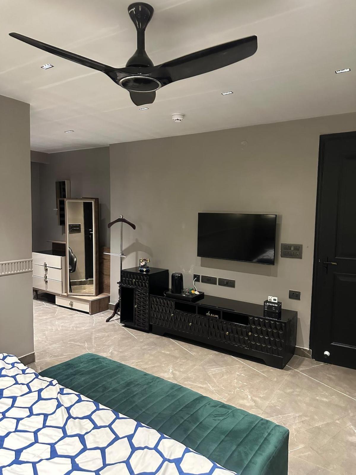 Luxury Penthouse With Terrace Garden Wish Homes * New Delhi